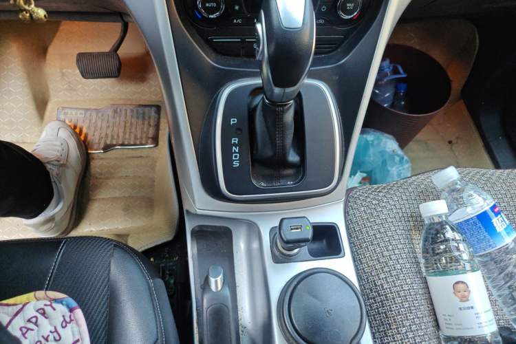 Used Ford Kuga 2013 1.6L GTDi Two-Wheel-Drive Trend Model Gear Lever