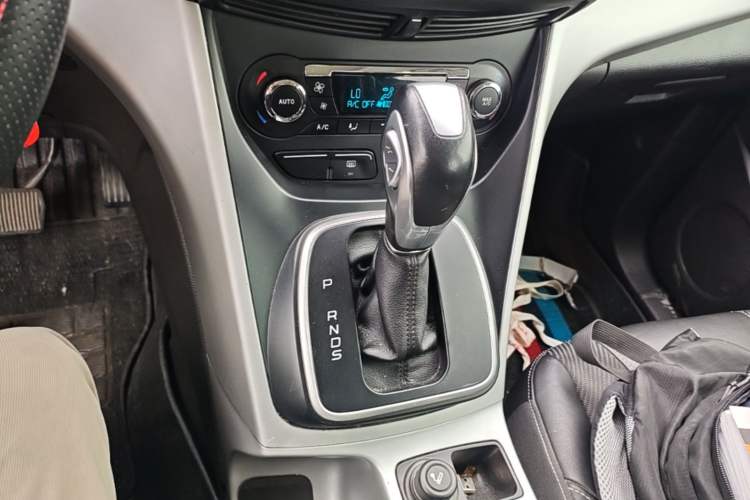 Used Ford Kuga 2013 1.6L GTDi Two-Wheel-Drive Trend Model Gear Lever