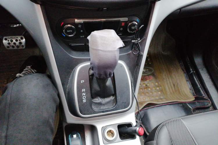 Used Ford Kuga 2013 1.6L GTDi Two-Wheel-Drive Trend Model Gear Lever
