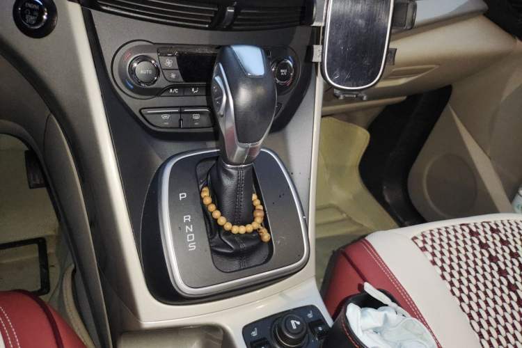 Used Ford Kuga 2013 2.0L GTDi Four-Wheel Drive Premium Model Gear Lever