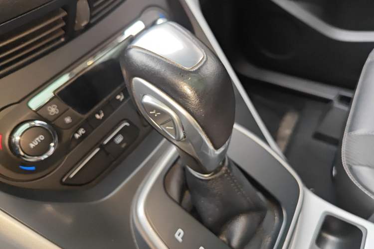 Used Ford Kuga 2013 1.6L GTDi Two-Wheel-Drive Trend Model Gear Lever