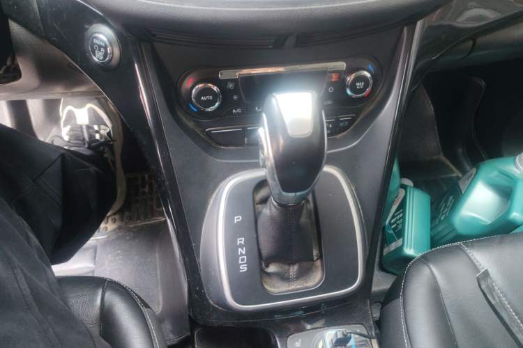 Used Ford Kuga 2013 2.0L GTDi Four-Wheel-Drive Sport Model Gear Lever