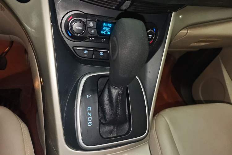 Used Ford Kuga 2013 2.0L GTDi Four-Wheel-Drive Elite Model Gear Lever