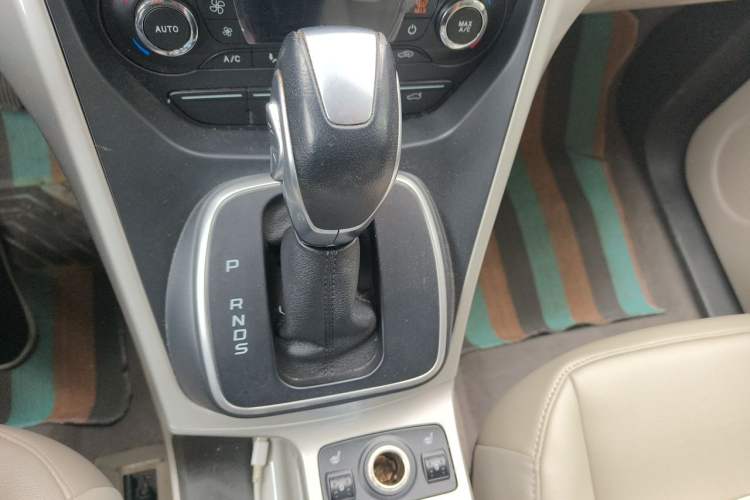 Used Ford Kuga 2013 2.0L GTDi Four-Wheel-Drive Elite Model Gear Lever
