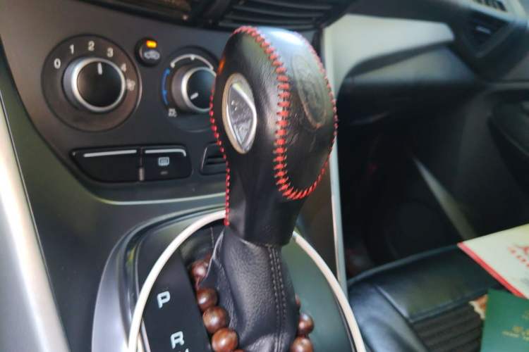 Used Ford Kuga 2013 1.6L GTDi Two-Wheel-Drive Comfort Model Gear Lever