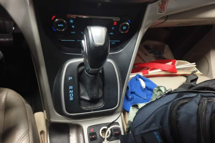 Used Ford Kuga 2013 1.6L GTDi 4x4 Elite Model Gear Lever