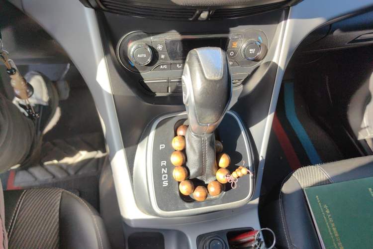 Used Ford Kuga 2013 1.6L GTDi Two-Wheel-Drive Trend Model Gear Lever
