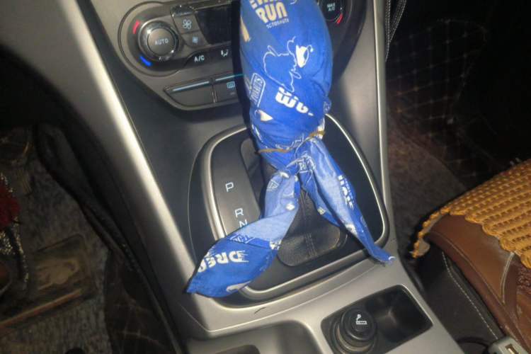 Used Ford Kuga 2013 1.6L GTDi Two-Wheel-Drive Trend Model Gear Lever