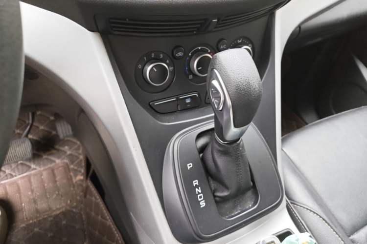 Used Ford Kuga 2013 1.6L GTDi Two-Wheel-Drive Comfort Model Gear Lever
