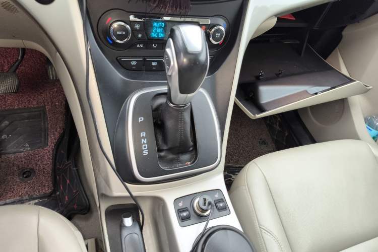Used Ford Kuga 2013 2.0L GTDi Four-Wheel Drive Premium Model Gear Lever