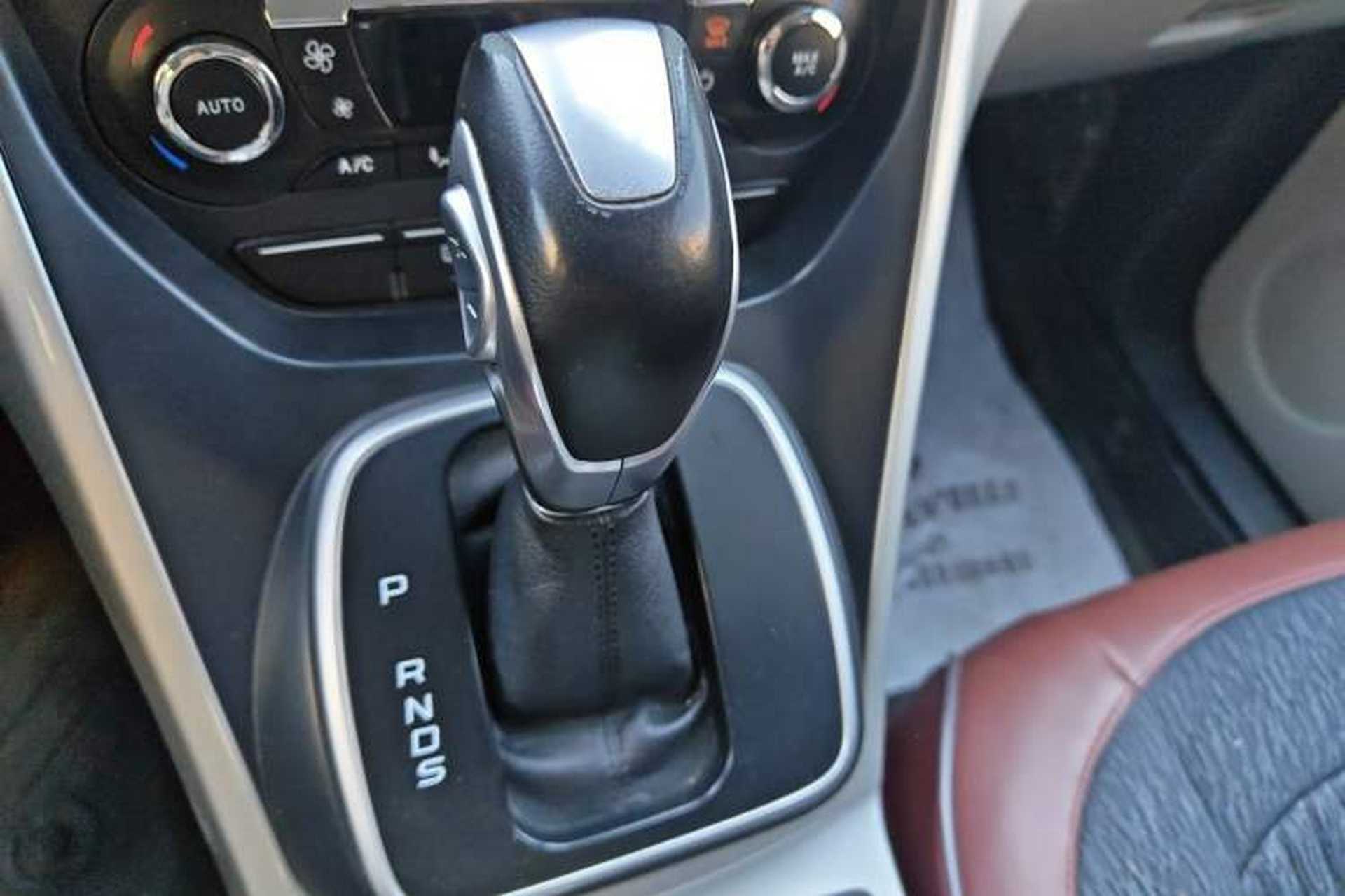 Used Ford Kuga 2013 2.0L GTDi Four-Wheel-Drive Elite Model Gear Lever