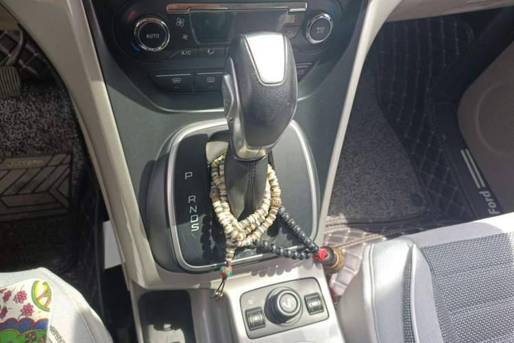 Used Ford Kuga 2013 2.0L GTDi Four-Wheel Drive Premium Model Gear Lever