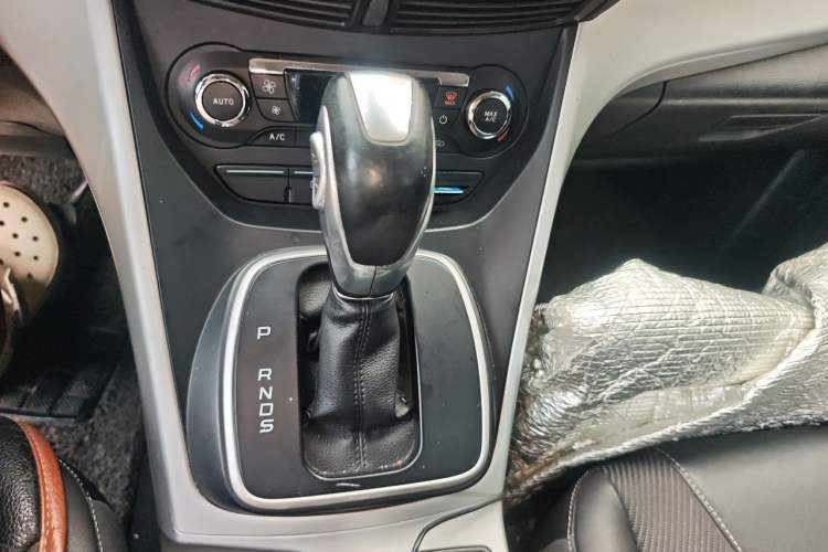 Used Ford Kuga 2013 1.6L GTDi Two-Wheel-Drive Trend Model Gear Lever