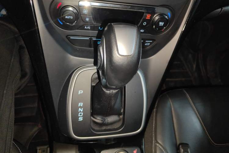 Used Ford Kuga 2013 2.0L GTDi Four-Wheel-Drive Sport Model Gear Lever