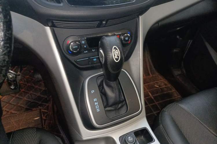 Used Ford Kuga 2013 1.6L GTDi Two-Wheel-Drive Trend Model Gear Lever