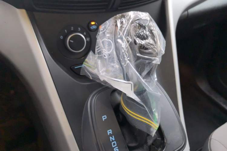 Used Ford Kuga 2013 1.6L GTDi Two-Wheel-Drive Comfort Model Gear Lever
