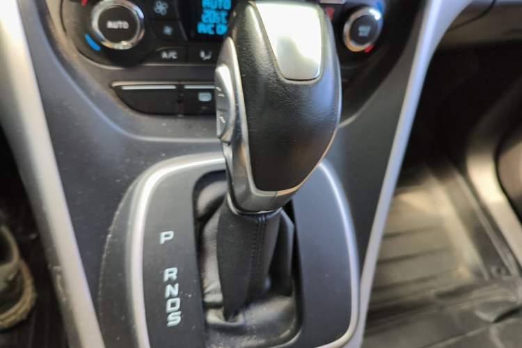 Used Ford Kuga 2013 1.6L GTDi Two-Wheel-Drive Trend Model Gear Lever