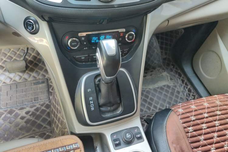 Used Ford Kuga 2013 2.0L GTDi Four-Wheel-Drive Sport Model Gear Lever