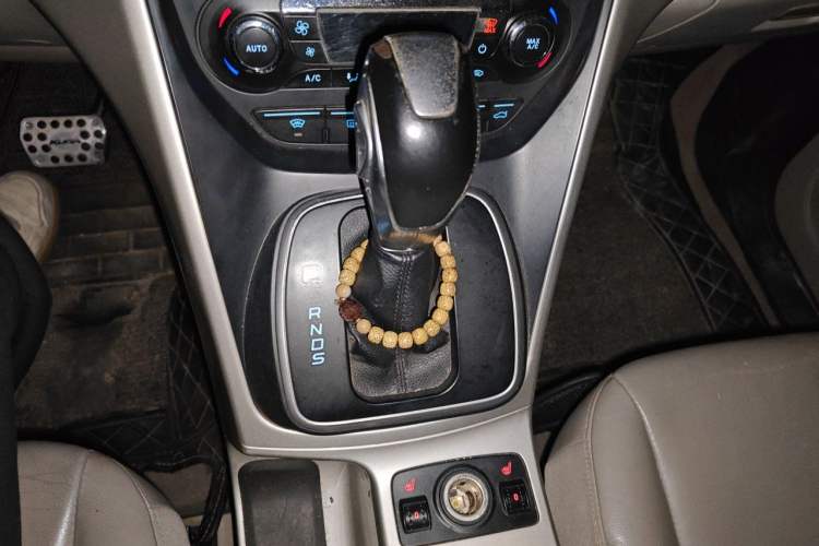 Used Ford Kuga 2013 2.0L GTDi Four-Wheel-Drive Sport Model Gear Lever
