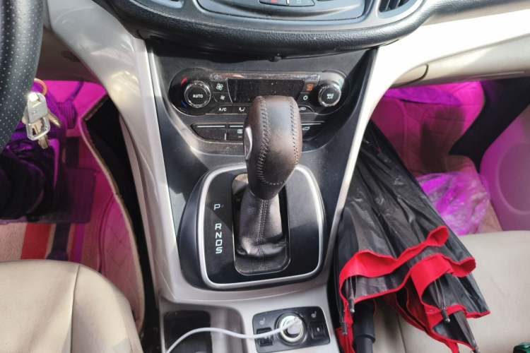 Used Ford Kuga 2013 1.6L GTDi 4x4 Elite Model Gear Lever