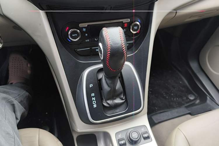 Used Ford Kuga 2013 2.0L GTDi Four-Wheel-Drive Elite Model Gear Lever