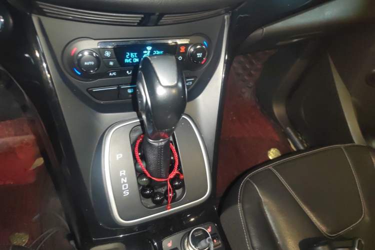 Used Ford Kuga 2013 2.0L GTDi Four-Wheel-Drive Sport Model Gear Lever