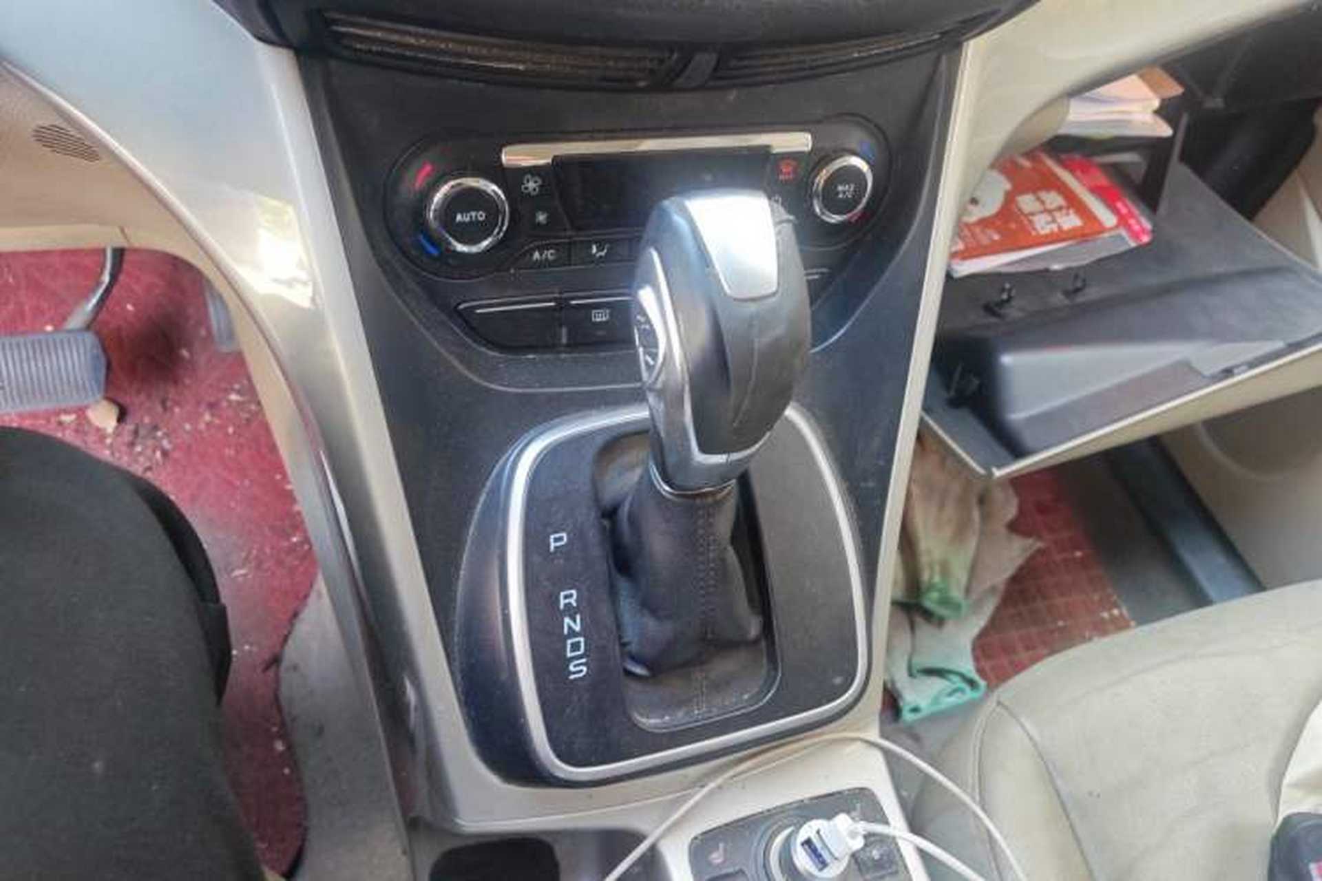 Used Ford Kuga 2013 1.6L GTDi 4x4 Elite Model Gear Lever