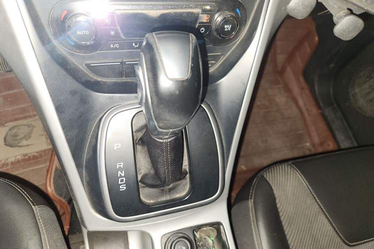 Used Ford Kuga 2013 1.6L GTDi Two-Wheel-Drive Trend Model Gear Lever