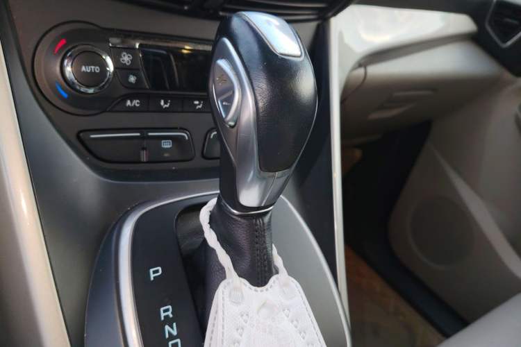 Used Ford Kuga 2013 1.6L GTDi 4x4 Elite Model Gear Lever