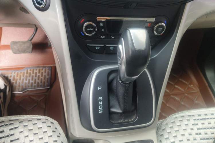 Used Ford Kuga 2013 2.0L GTDi Four-Wheel Drive Premium Model Gear Lever