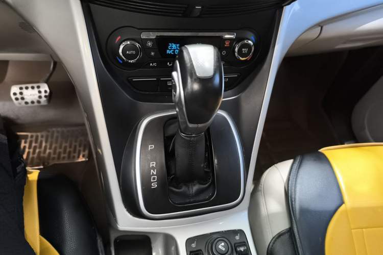 Used Ford Kuga 2013 1.6L GTDi 4x4 Elite Model Gear Lever