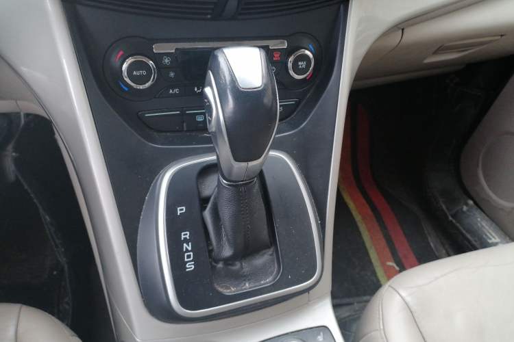 Used Ford Kuga 2013 1.6L GTDi 4x4 Elite Model Gear Lever