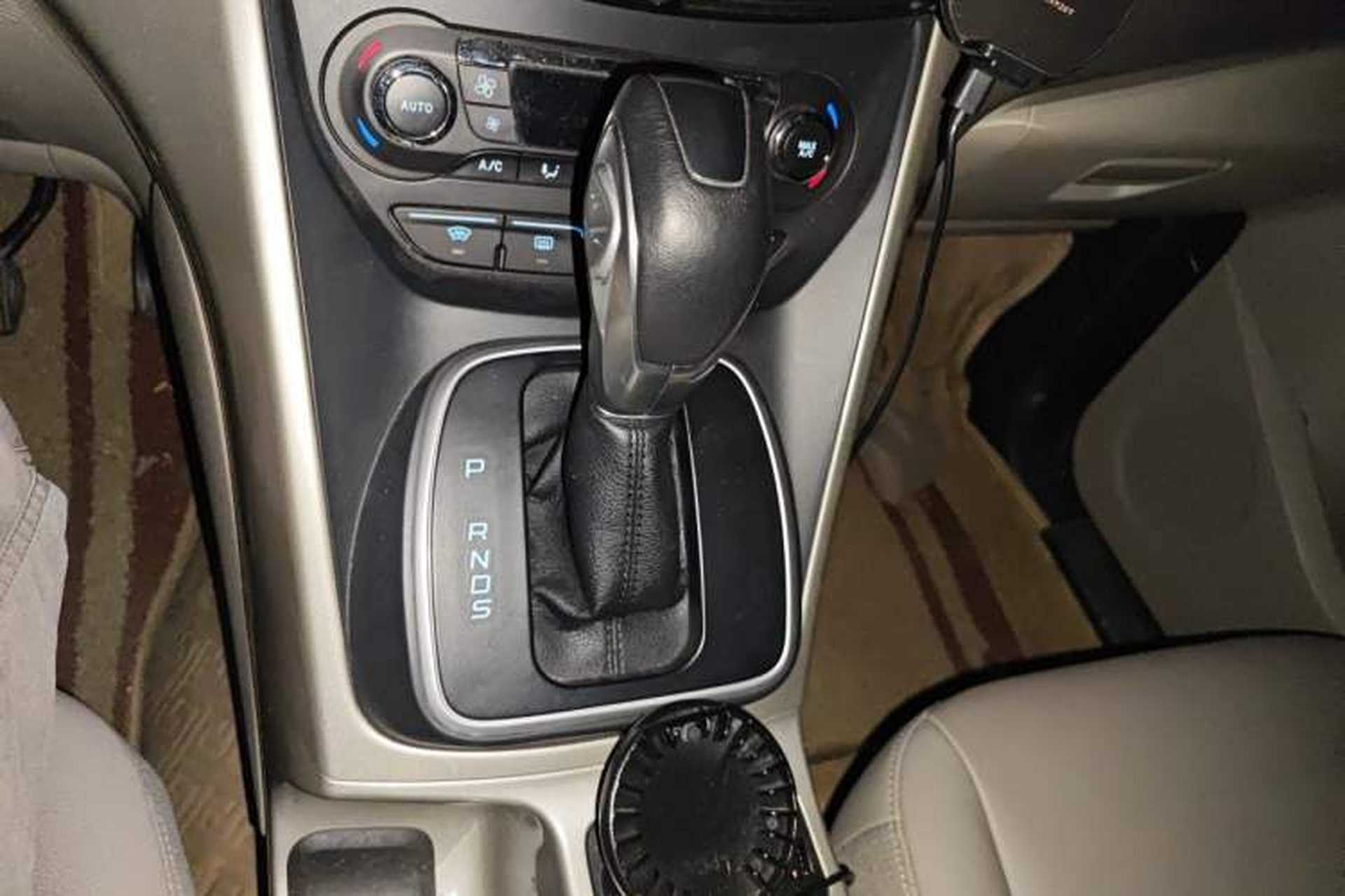 Used Ford Kuga 2013 2.0L GTDi Four-Wheel Drive Premium Model Gear Lever