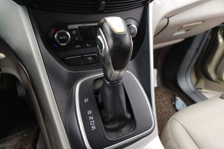 Used Ford Kuga 2013 2.0L GTDi Four-Wheel-Drive Elite Model Gear Lever