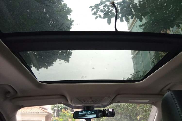 Used Ford Kuga 2013 2.0L GTDi Four-Wheel-Drive Sport Model Headliner