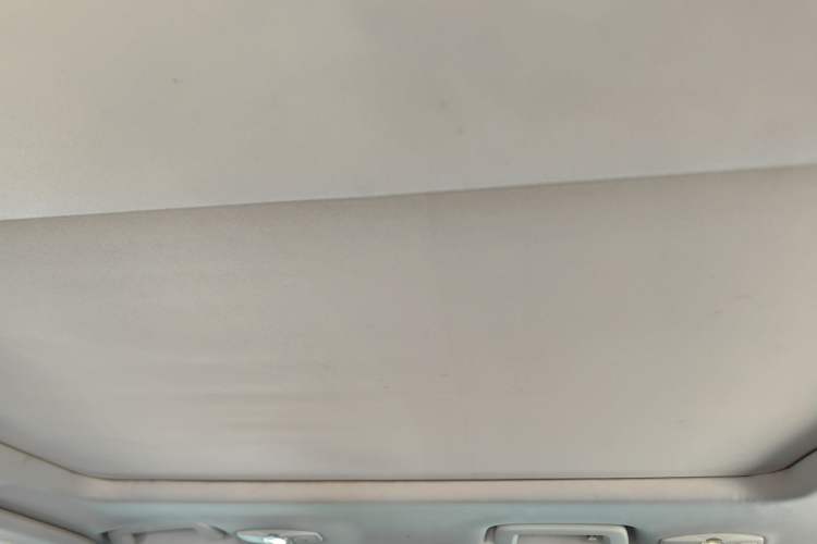 Used Ford Kuga 2013 1.6L GTDi Two-Wheel-Drive Trend Model Headliner