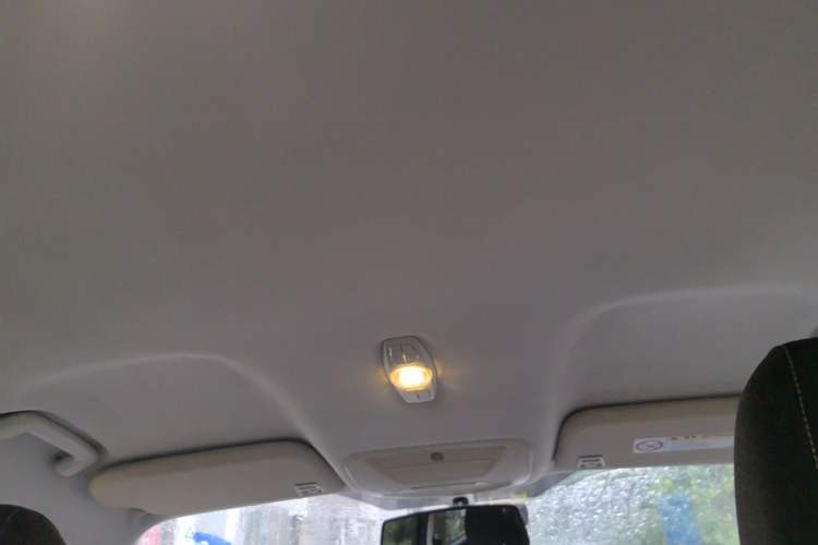 Used Ford Kuga 2013 1.6L GTDi Two-Wheel-Drive Comfort Model Headliner