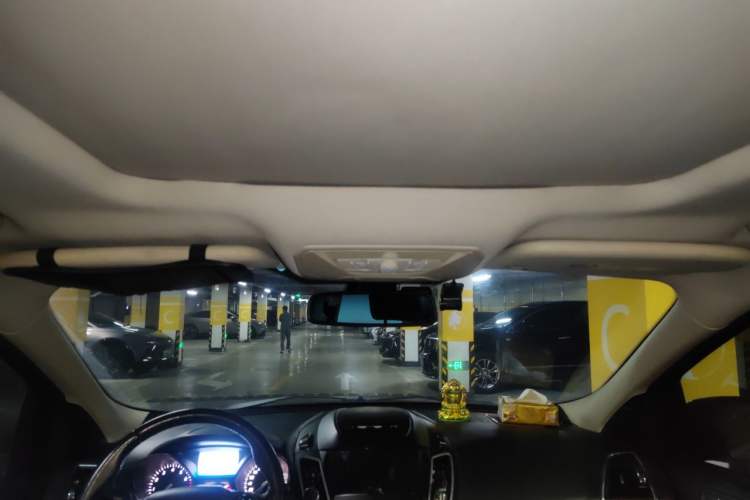 Used Ford Kuga 2013 2.0L GTDi Four-Wheel-Drive Sport Model Headliner