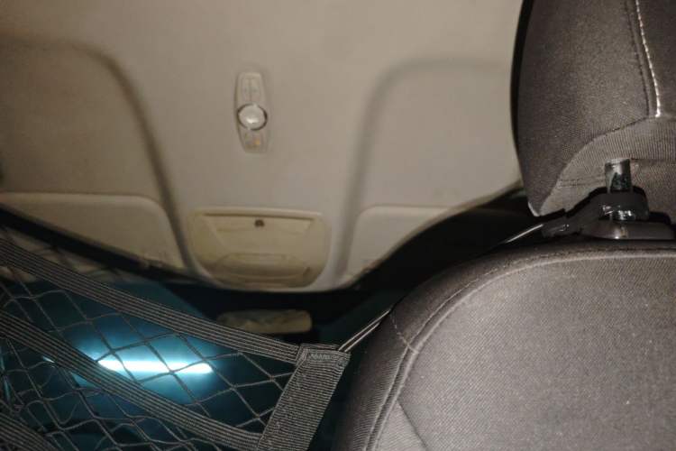 Used Ford Kuga 2013 1.6L GTDi Two-Wheel-Drive Comfort Model Headliner