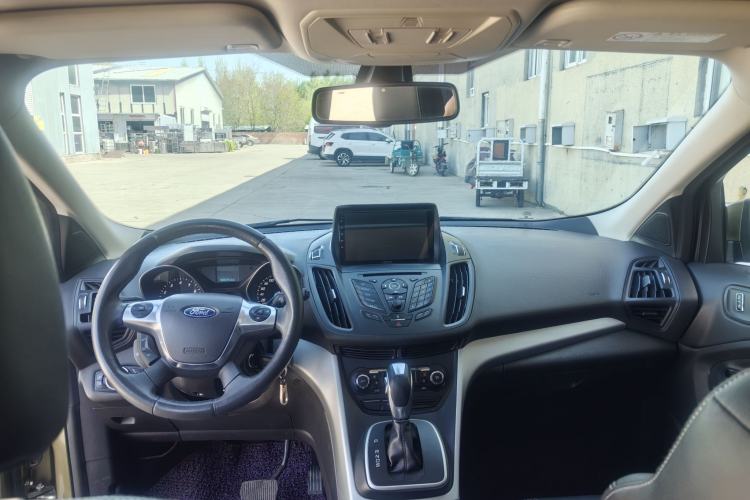 Used Ford Kuga 2013 1.6L GTDi Two-Wheel-Drive Trend Model Interior 1