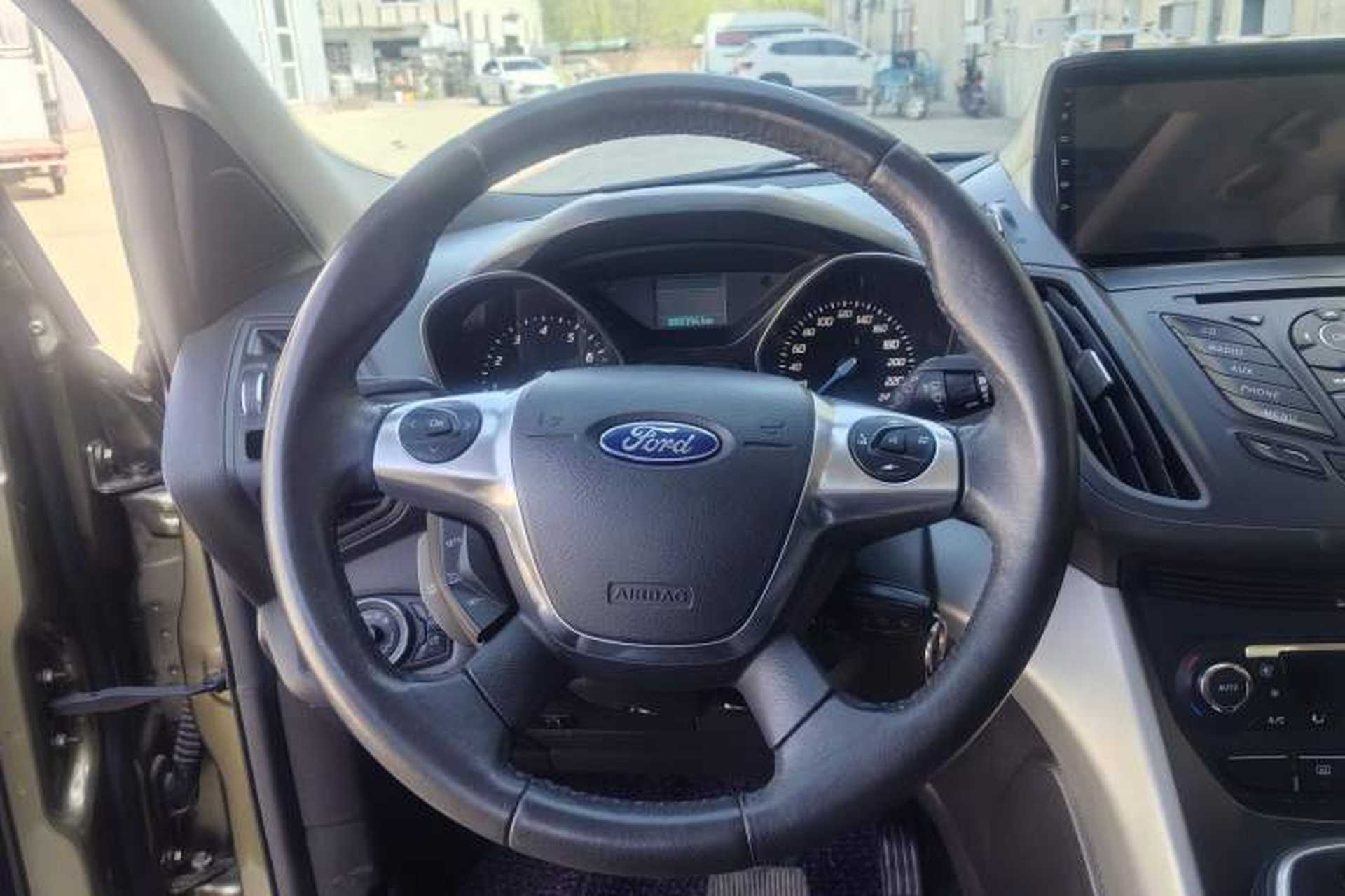Used Ford Kuga 2013 1.6L GTDi Two-Wheel-Drive Trend Model Interior 2