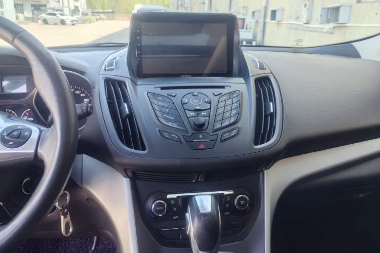 Used Ford Kuga 2013 1.6L GTDi Two-Wheel-Drive Trend Model Interior 3