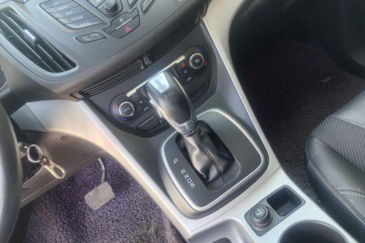 Used Ford Kuga 2013 1.6L GTDi Two-Wheel-Drive Trend Model Interior 4