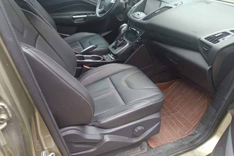 Used Ford Kuga 2013 2.0L GTDi Four-Wheel-Drive Sport Model Interior 4