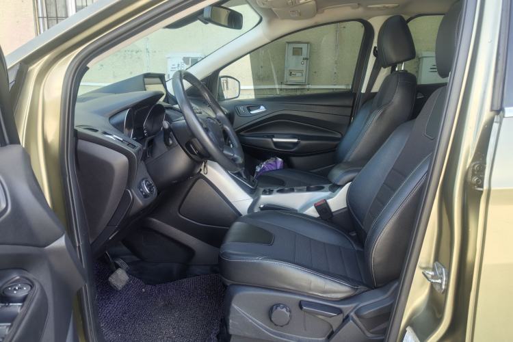Used Ford Kuga 2013 1.6L GTDi Two-Wheel-Drive Trend Model Interior 5