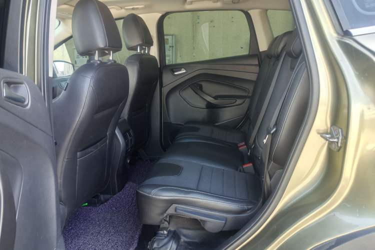 Used Ford Kuga 2013 1.6L GTDi Two-Wheel-Drive Trend Model Interior 6