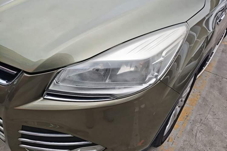 Used Ford Kuga 2013 1.6L GTDi Two-Wheel-Drive Trend Model Left Front Headlight