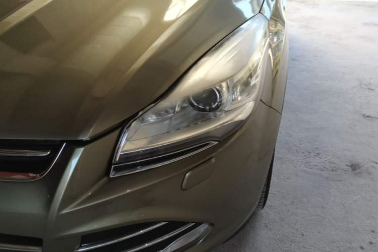 Used Ford Kuga 2013 2.0L GTDi Four-Wheel-Drive Sport Model Left Front Headlight