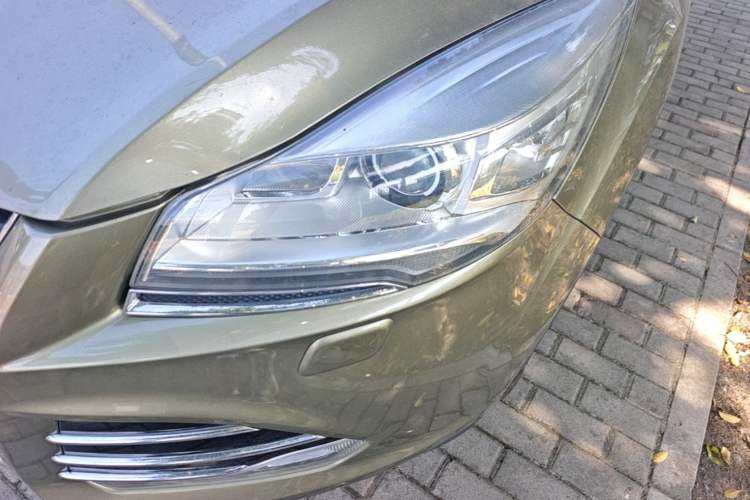 Used Ford Kuga 2013 2.0L GTDi Four-Wheel-Drive Sport Model Left Front Headlight