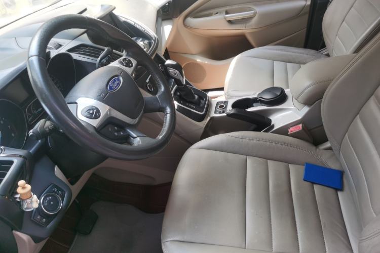 Used Ford Kuga 2013 2.0L GTDi Four-Wheel-Drive Sport Model Left Front Seat